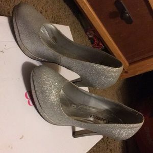 Silver sparkle heel shoe